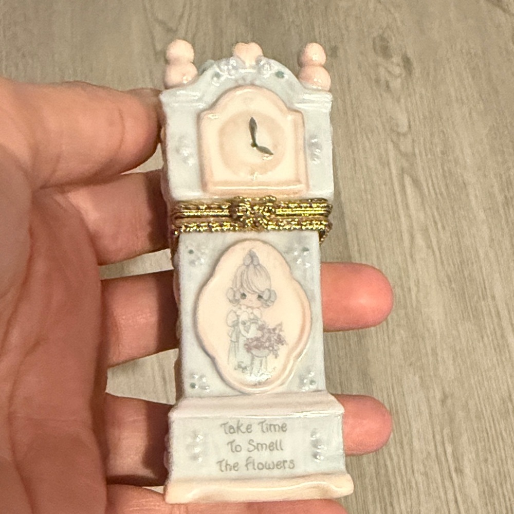 Precious Moments Charming Pastel Ceramic clock